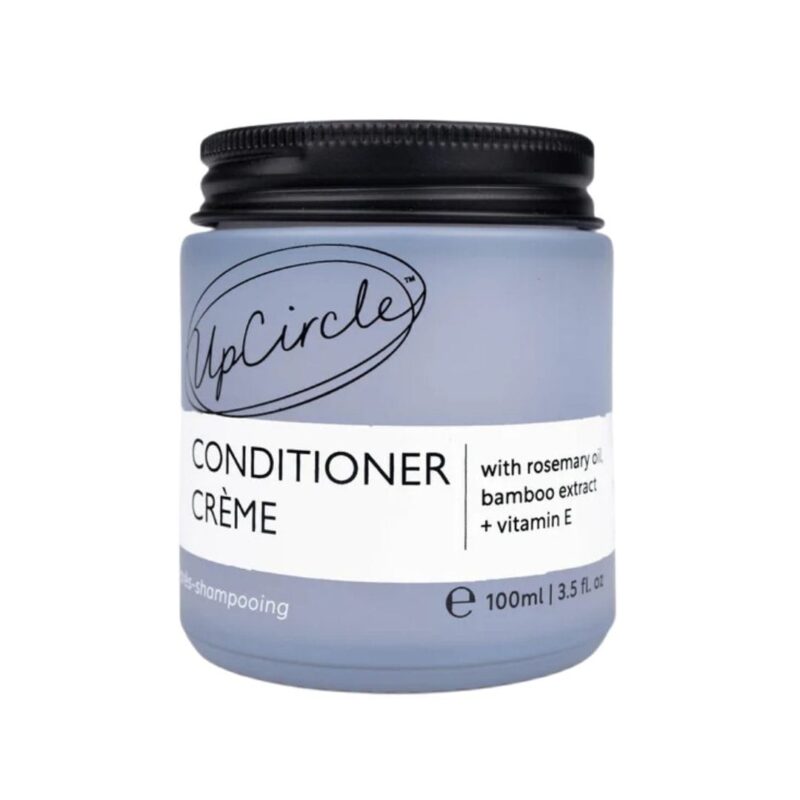 Glazen pot UpCircle Conditioner Crème met rozemarijn en bamboe, natuurlijke vegan haarverzorging voor glanzend en sterk haar.